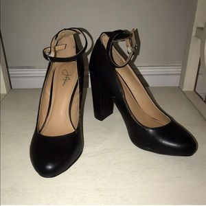 J. Adams Black High Heels - Size US 7.5